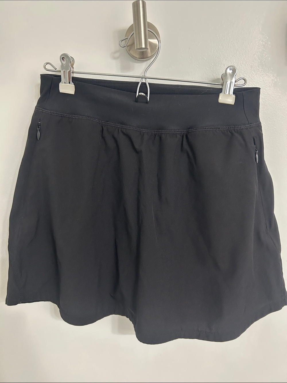 Old Navy Black Athletic Skort with Zip Pockets